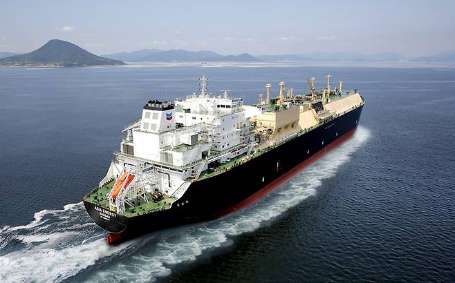 지난 2월 HD현대마린솔루션과 ‘저탄소 선박 개조 계약’을 체결한 셰브론의 LNG운반선 아시아 에너지호(Asia Energy). [제공 : HD현대]