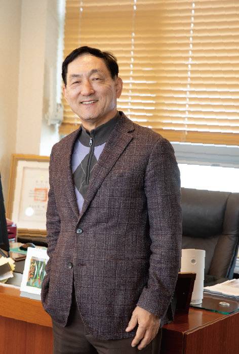삼성반도체의 신화를 만든 주역 중 한사람인 임형규 전 삼성전자 사장은 “글로벌 첨단산업에서 부의 신대륙이 만들어지고 있다”며 “반도체 메모리의 성취를 이어가려면 엔지니어에 대한 교육과 평가 모든 것이 바뀌어야 한다”고 했다. [지호영 기자]
