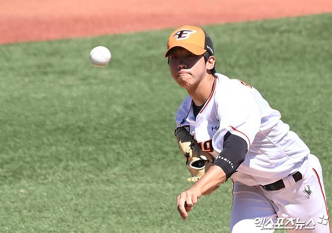 한화 이글스가 31일 대전 한화생명이글스파크에서 열리는 2024 신한 SOL Bank KBO리그 KT 위즈와의 경기에서 7연승과 2연속 싹쓸이승을 노린다. 한화는 2024 신인드래프트 전체 1순위 신인 황준서를 선발투수로 내세운다. 엑스포츠뉴스DB