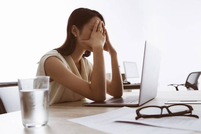 아무런 이유 없이 불안하고 죄책감이 든다면 신경 쇠약의 신호로 볼 수 있다. [사진=클립아트코리아]