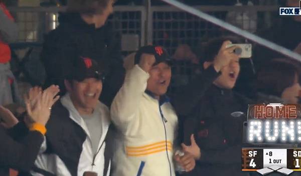 이정후 홈런에 포효하는 이종범. ⓒMLB.com