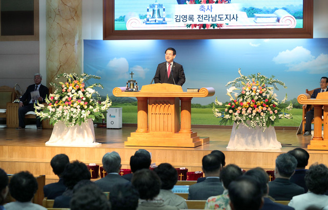 김영록 전남도지사가 31일 목포시 새목포제일교회에서 열린 ‘목포기독교교회연합회 부활절 연합예배’에서 축사를 하고 있다. 전남도 제공