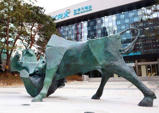 서울 여의도 한국거래소 앞에 위치한 동상. /사진=한국거래소