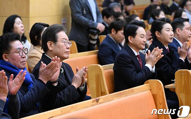 제22대 총선 인천 계양을에 출마한 이재명 더불어민주당 대표와 원희룡 국민의힘 후보가 31일 인천 계양구 가나안교회에서 부활절 예배를 드리고 있다. (공동취재) 2024.3.31/뉴스1 ⓒ News1 임세영 기자