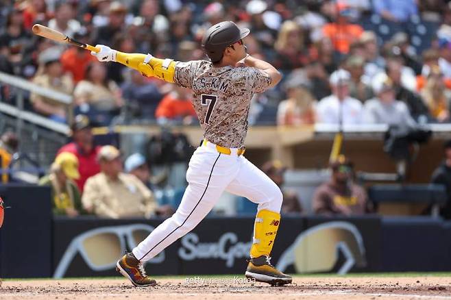1일(한국시간) 샌프란시스코와의 홈 경기에서 시즌 첫 홈런을 때려낸 김하성. 게티이미지