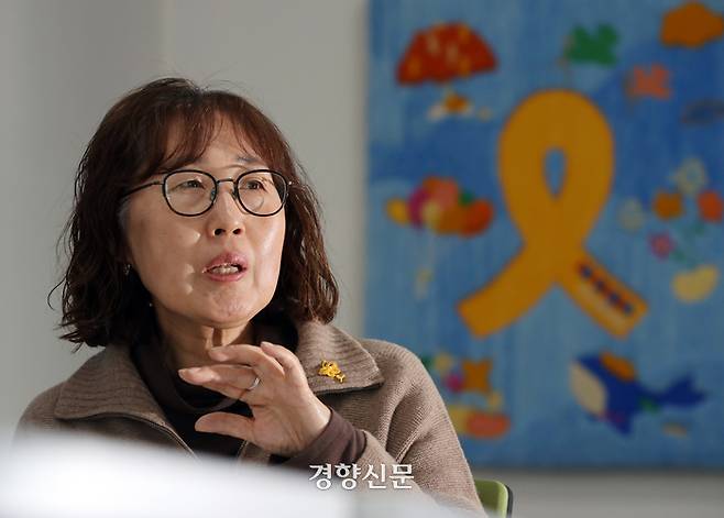 세월호 희생자 진윤희양 어머니 김순길씨가 지난 19일 경기 안산시 단원구 4·16세월호참사가족협의회 사무실에서 경향신문과 인터뷰를 하고 있다. 서성일 선임기자