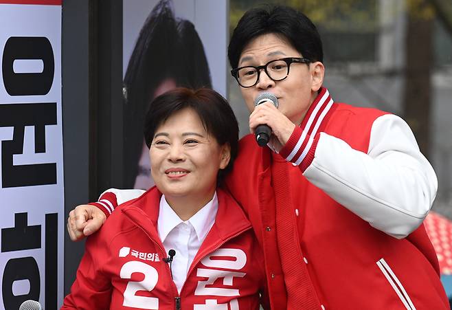 한동훈 국민의힘 비상대책위원장 겸 총괄선대위원장이 공식 선거운동이 시작된 28일 서울 성동구 왕십리역 광장에서 윤희숙 중·성동갑 후보의 지원유세를 하고 있다. 2024.3.28 [한주형 기자]