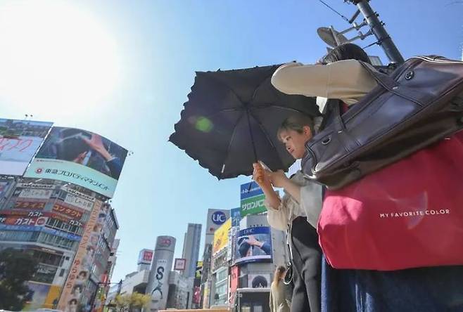 [서울=뉴시스] 3월 일본 도쿄의 기온이 현지 기상청 관측상 역대 최고치를 기록했다. (사진=마이니치  신문 캡처) *재판매 및 DB 금지