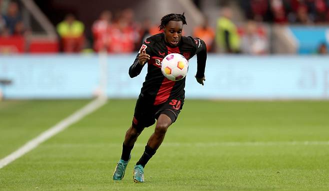 레버쿠젠 제레미 프림퐁이 지난 31일 호펜하임전에서 드리블하고 있다. Getty Images코리아