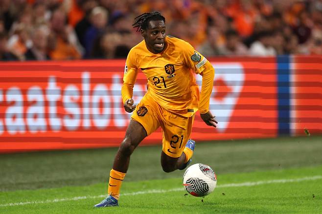 네덜란드 국가대표로 지난해 10월 프랑스를 상대로 데뷔전을 치른 프림퐁. Getty Images코리아