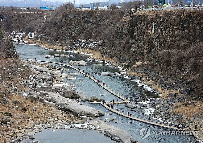 철원 한탄강 물 윗길 [연합뉴스 자료사진]