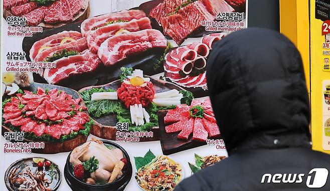 통계청 국가통계포털에 따르면 지난달 외식 물가 상승률은 3.8%로 전체 평균(3.1%)보다 0.7%p 높았다. 이는 지난 2021년 6월부터 33개월 연속 이어지고 있다. 2024.3.17/뉴스1 ⓒ News1 김성진 기자