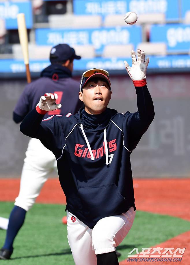 18일 수원 케이티위즈파크에서 KBO리그 시범경기 KT와 롯데의 경기가 열린다. 경기 전 몸을 풀고 있는 이학주. 수원=송정헌 기자songs@sportschosun.com/2024.03.18/