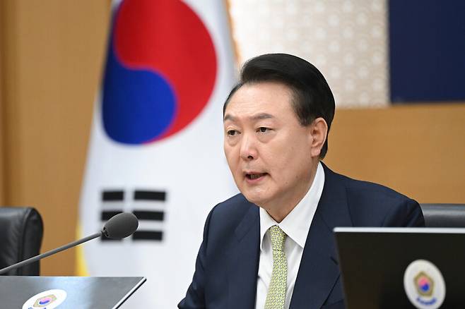 윤석열 대통령이 2일 정부세종청사에서 열린 국무회의에서 발언하고 있다. 연합뉴스