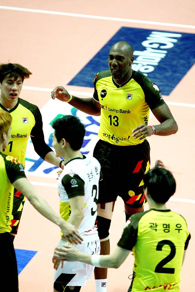 2015~16시즌 당시 OK금융그룹. 곽명우와 정성현의 모습이 보인다. KOVO 제공