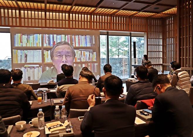 2024년 3월 경영진- 철학자 기시미이치로와의 만남. 아주그룹 제공