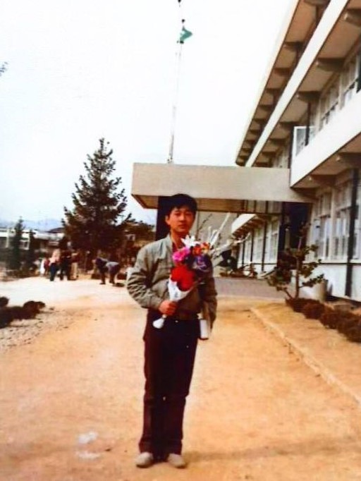 충남 금산군의 작은 마을에서 태어난 박 후보의 중학교 졸업사진. . / 사진 = 박 후보 제공