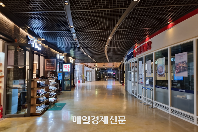 지난달 30일 오후 1시께 서울지하철 1호선 종각역과 연결된 그랑서울 지하 1층 청진상점가 일부. [사진 = 배윤경 기자]