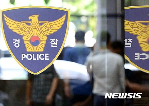 선거운동을 돕는 선거사무원이 명함을 건네자 흉기를 꺼내 위협한 20대 남성이 경찰에 체포됐다./사진=뉴시스