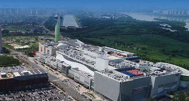 경기도 하남시 신장동 폐기물처리시설과 복합쇼핑몰 스타필드가 나란히 자리하고 있다. [순천시 제공]