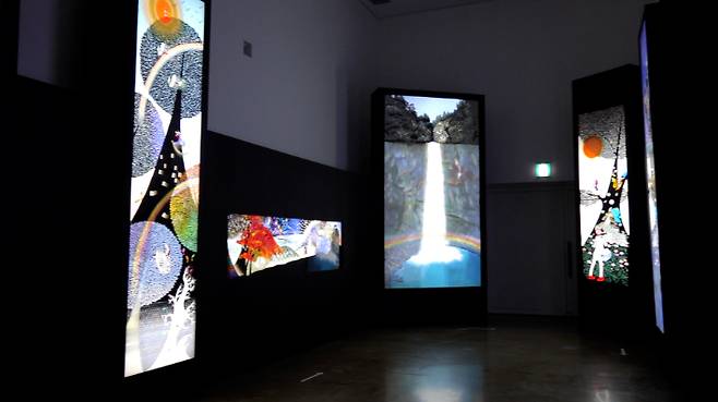 오사카 파노라마展에 전시된 작품들. 노컷TV 캡처