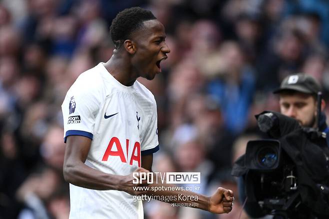 ▲ 피에르 에밀 호이비에르를 밀어내고 주전 미드필더로 뛰고 있는 파페 사르.