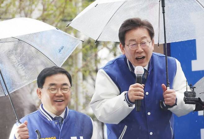 이재명 더불어민주당 대표가 3일 창원 성산구를 방문, 허성무 후보 지지 유세를 하고 있다. [이미지출처=연합뉴스]