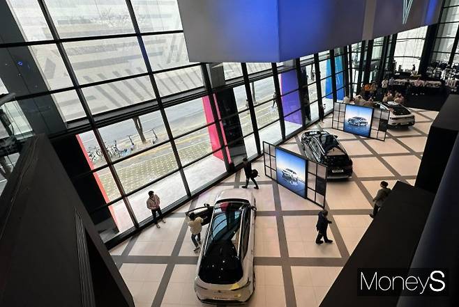 국내 첫 플래그십 스토어 '르노 성수' 모습/사진=장동규 기자