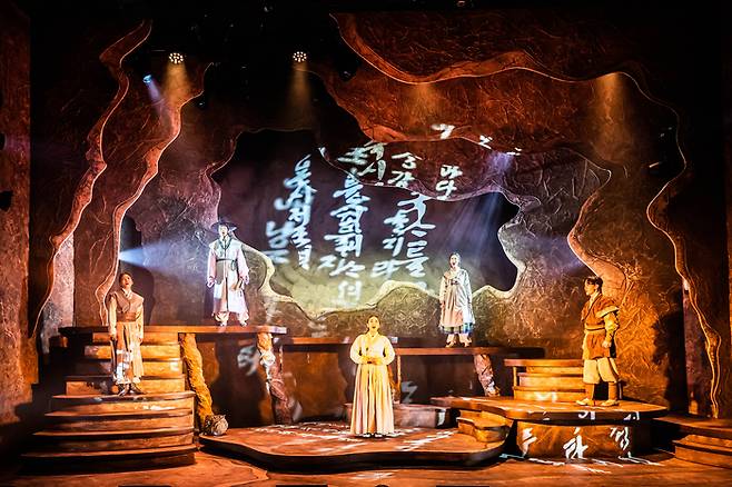 뮤지컬 <여기, 피화당>의 ‘박씨부인전’ 공동 창작 장면 / 주식회사 홍컴퍼니 제공