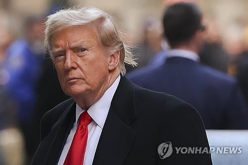 법정에서 나선 도널드 트럼프 전 대통령 [뉴욕 AP=연합뉴스]
