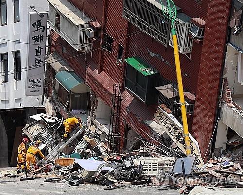 3일 규모 7.4 지진 강타한 대만 [AFP=연합뉴스 자료사진]