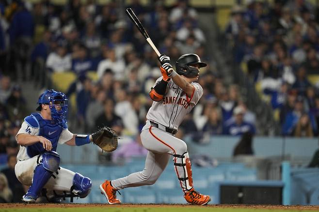 6회 땅볼로 물러나고 있는 이정후. 사진 | AP연합뉴스