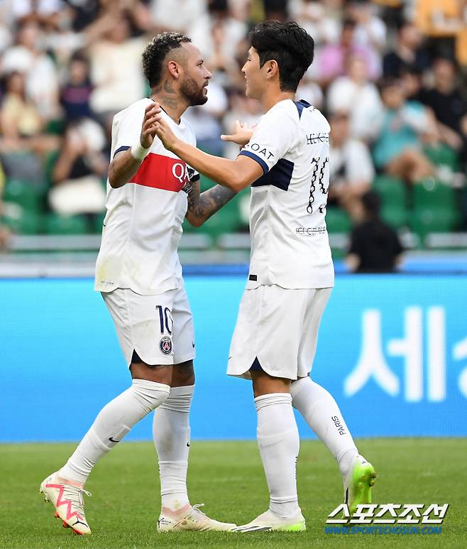 파리 생제르맹과 전북 현대의 친선경기가 3일 부산아시아드주경기장에서 열렸다. 추가골을 넣은 PSG 네이마르가 환호하고 있다. 부산=박재만 기자pjm@sportschosun.com/2023.08.03/