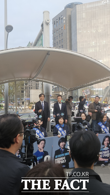조 대표는 이날 한동훈 국민의힘 비상대책위원장을 향해 "22대 총선이 지나면 국회의원도, 비대위원장도 아닐 것"이라며 한동훈 특검법 발의 계획을 강조했다. /설상미 기자