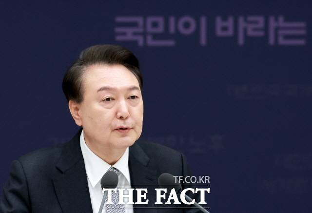 윤석열 대통령이 4일 서울 용산 대통령실 청사에서 열린 민생토론회 후속조치 2차 경제분야 점검회의에서 발언하고 있다. 윤 대통령은 이 자리에서 "제2의 새마을운동으로서의 농촌개혁 운동이 시작돼야 한다"고 강조하고 관련 계획 마련을 주문했다. /뉴시스