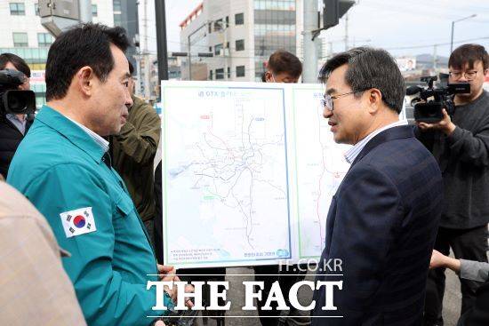 김동연 경기도지사가 4일 포천지역 첫 철도인 옥정~포천 광역철도 사업 현장을 방문해 추진 상황을 점검했다./경기