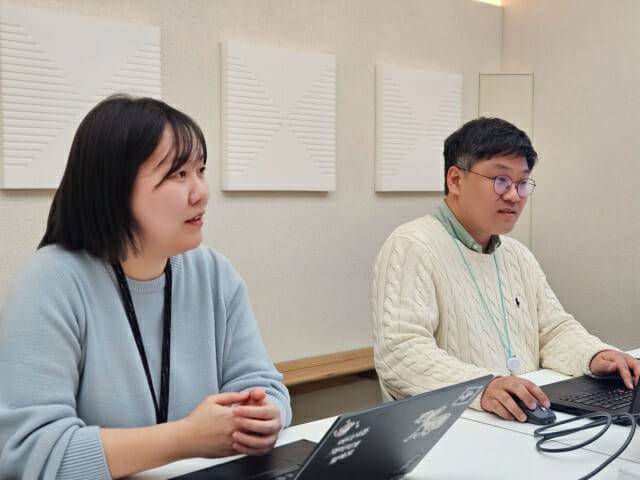 (왼쪽부터)고은경 조직파트너2팀 매니저, 김형우 채용기획팀장