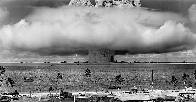 마샬제도 비키니 환초에서 일어난 핵 실험 모습/pixabay