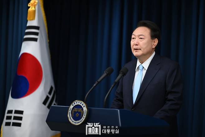 윤석열 대통령이 박단 대한전공의협의회장과 직접 만나 2시간 이상 논의를 진행했다.  /대통령실 제공