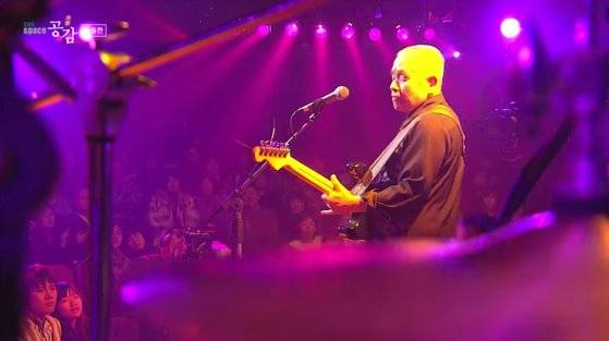 2006년 은퇴 무대를 가진 가수 신중현. [사진 EBS]