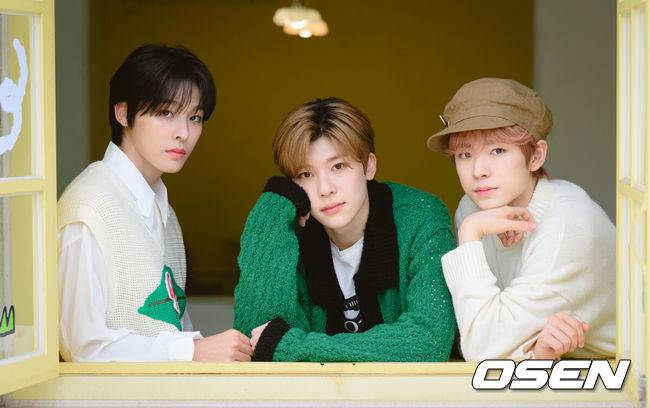 [OSEN=조은정 기자] NCT WISH(엔시티 위시: 시온·유우시·리쿠·사쿠야·료·재희)가 지난 2일 서울 성동구 한 카페에서 OSEN과 ‘Wishfull DAY’ 인터뷰를 가졌다.NCT WISH 시온, 유우시, 리쿠가 인터뷰에 앞서 포즈를 취하고 있다. 2024.04.03 /cej@osen.co.kr