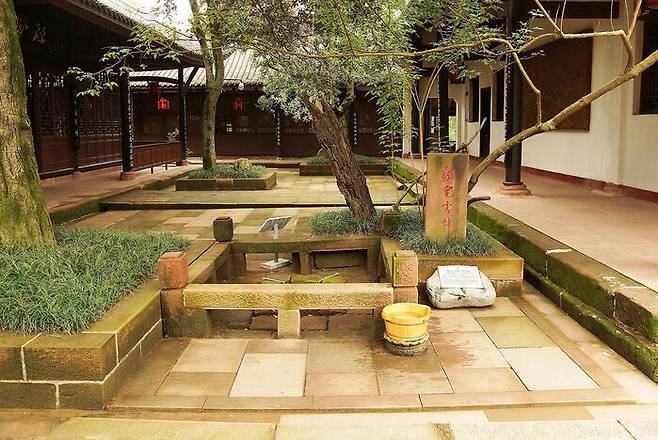 소순과 소동파, 소철이 생가에서 생활하며 떠 마신 우물