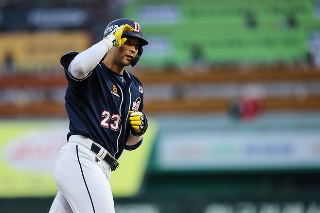 ▲ 올 시즌 초반 리그 타격 지표를 선도할 정도의 뛰어난 타격감을 보여주고 있는 두산 강승호 ⓒ두산베어스