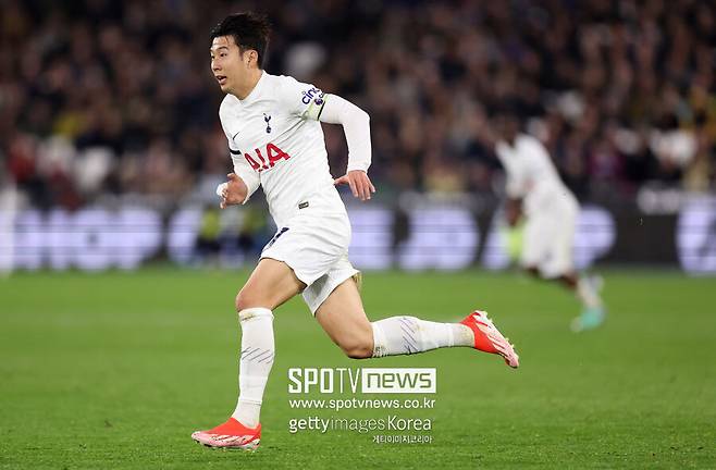 ▲ 영국 프리미어리그는 4일(한국시간) 공식 홈페이지를 통해 3월 이달의 선수 후보 7명을 발표했다. 후보 명단에는 토트넘 홋스퍼의 손흥민을 포함해 벤 화이트(아스날), 앙투안 세메뇨(본머스), 콜 파머(첼시), 로드리고 무니스(풀럼), 알렉시스 맥 알리스터(리버풀), 알렉산드르 이삭(뉴캐슬 유나이티드)이 함께 이름을 올렸다.