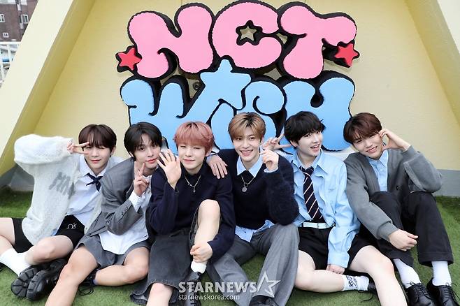 그룹 엔시티 위시(NCT WISH)가 3일 오전 서울 성수동 한 카페에서 한국 활동 한달을 기념해 갖은 언론 인터뷰에서 포즈를 취하고 있다. 2024.04.03 /사진=임성균