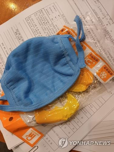 "너는 돈 없냐?" 아지트 씨는 이 마스크로는 위험하고 판단해 방진 마스크를 요구했더니 회사측으로부터는 네 돈으로 사라는 답변을 들었다고 했다.
 [아지트 씨 제공]