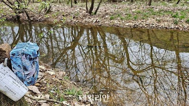 수달 등 운곡습지 멸종위기 동물을 관찰하기 위해 설치한 카메라 모습. ⓒ데일리안 장정욱 기자