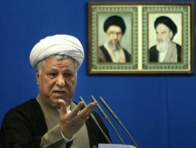 악바르 하셰미 라프산자니 전 이란 대통령이 2004년 2월 테헤란대에서 열린 종교 행사에서 발언하고 있다. 테헤란=AFP 연합뉴스