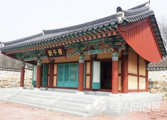 경기도 여주에 있는 황효원 사당. 황효원은 상주 황씨 중시조다. 황효원의 시호였던 양평(襄平)을 새긴 편액 ‘양평묘’가 보인다. [사진 용인시민신문]