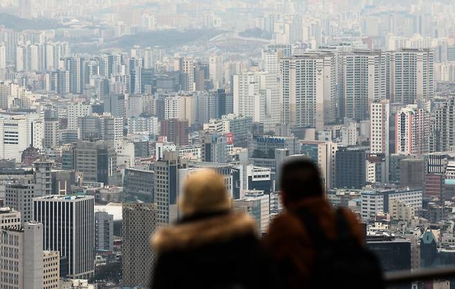 지난 2월 전국 주택시장에서 매매는 하락세, 전세는 상승세를 유지했으나 두 지수 모두 하락세와 상승세가 둔화됐다. 매매와 전세가격이 동시에 보합국면에 진입한 것으로 해석된다./사진=뉴스1